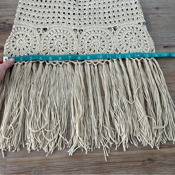 Crochet & Fringe tank - Picture 6 of 7